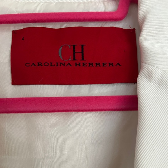 CH Carolina Herrera white single-button blazer. - Picture 4 of 7